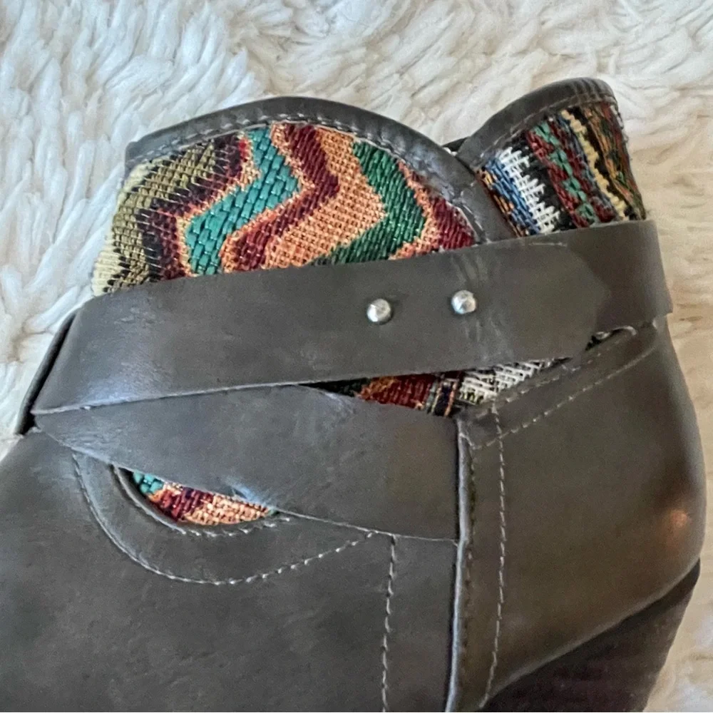 XOXO Women’s‎ Koris Western Bootie Gray Ankle Southwestern Boots size 6.5